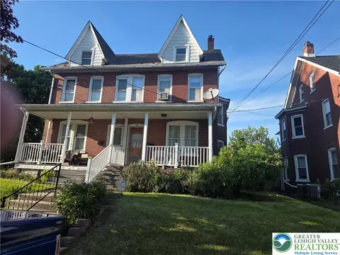 82 High St, Nazareth, PA 18064