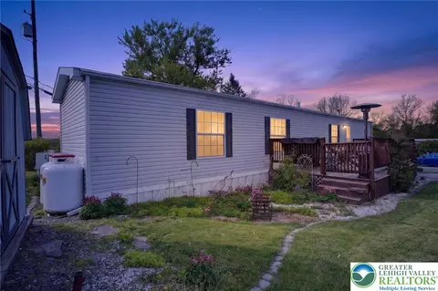 39 Country Club Rd, Northampton, PA 18067