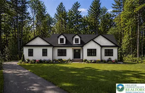 little twig road #157, Chestnuthill Twp, PA 18330