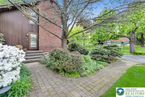 426 Moravian St, Nazareth, PA 18064