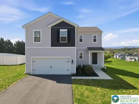 561 E 4th St, Bernville, PA 19506