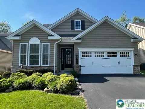 1051 Resolution Dr, Bethlehem, PA 18017