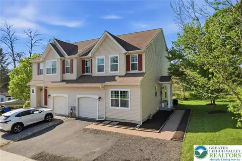 321 E 3rd St, Avondale, PA 19311