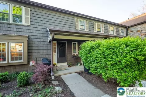 57 Oriole Dr, Hackettstown, NJ 07840