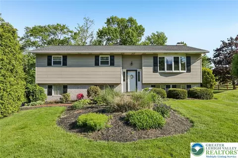 5312 Elgen Dr, Emmaus, PA 18049