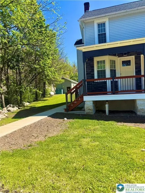 657 E White St, Bowmanstown, PA 18030
