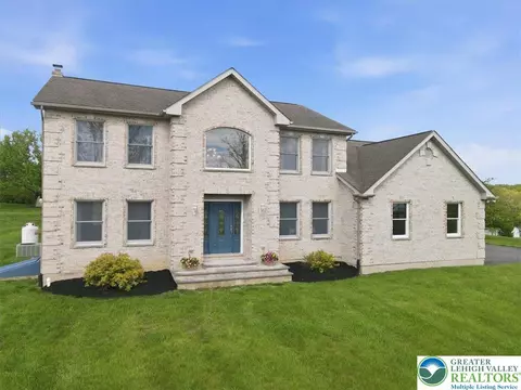 521 John Deere Dr, Sciota, PA 18354