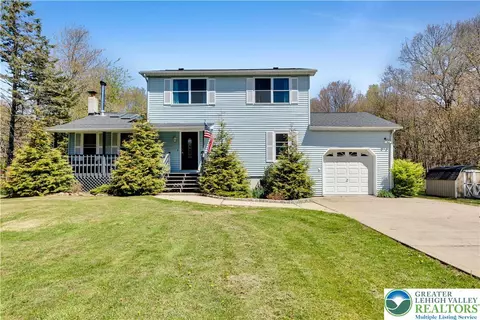 97 Autumn Ln, Jim Thorpe, PA 18229