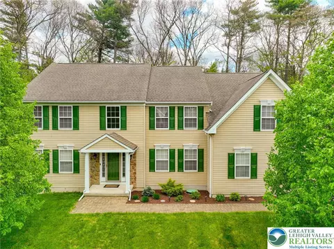 116 Daffodil Dr, East Stroudsburg, PA 18301