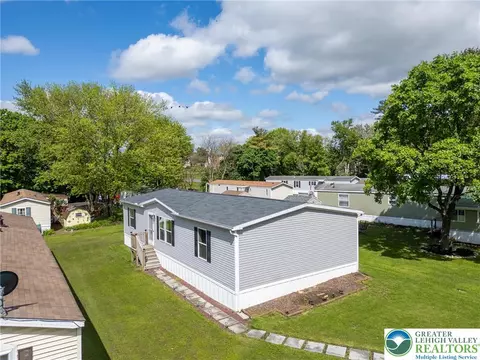 5768 Pfeiffer Cir, Germansville, PA 18053