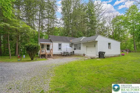 2223 Gap View Dr, East Stroudsburg, PA 18301