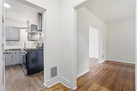 Entry Way - 770 Washington Ave, Bethlehem, PA 18017 photo 2 of 4