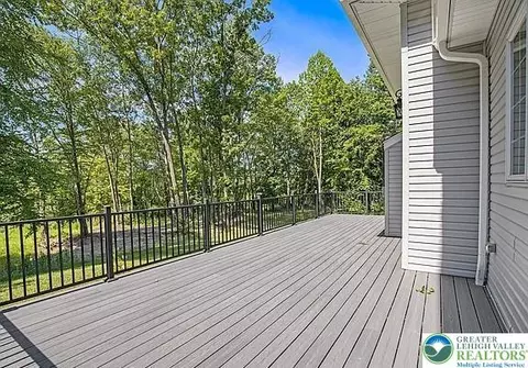 2640 Eagle Ln, Hellertown, PA 18055 photo 34