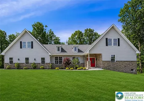 2640 Eagle Ln, Hellertown, PA 18055
