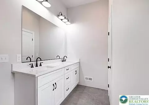 2640 Eagle Ln, Hellertown, PA 18055 photo 19