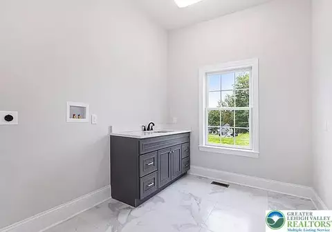 2640 Eagle Ln, Hellertown, PA 18055 photo 16