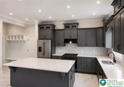 2640 Eagle Ln, Hellertown, PA 18055 photo 9