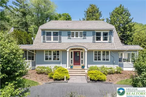 2770 S Delaware Dr, Easton, PA 18042