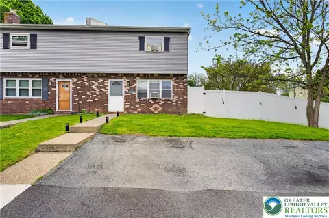 302 Lockridge Ln, Alburtis, PA 18011