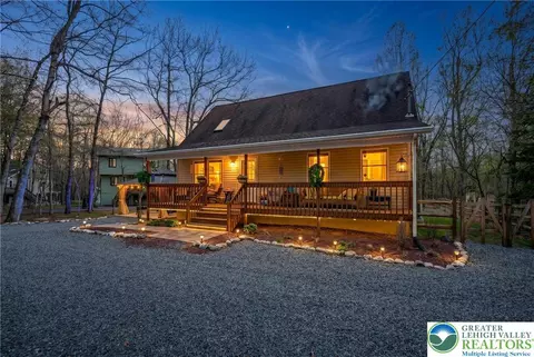 52 Tennyson Cir, Albrightsville, PA 18210