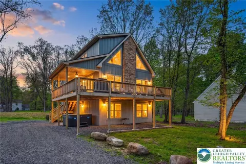 37 Frost Ln, Albrightsville, PA 18210