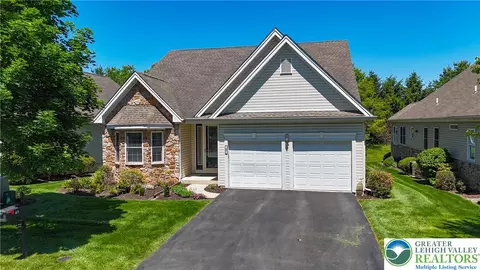 45 Inverness Ln, Palmer Township, PA 18045