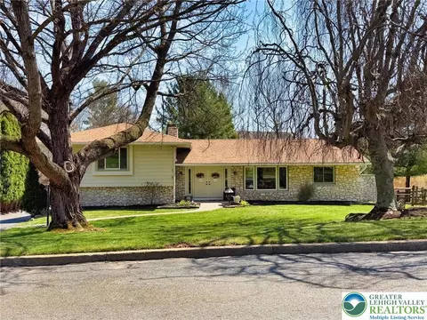 2321 Silo Dr, Forks Twp, PA 18040