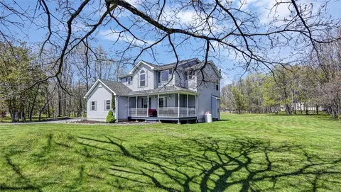 306 Valley View Dr, Effort, PA 18330
