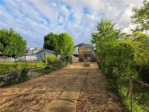 Exterior - 422 E Goepp St, Bethlehem, PA 18018 photo 8 of 9