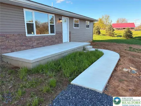 3957 Mountain Rd, Slatington, PA 18080