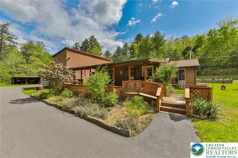 331 Cranberry Creek Rd, Cresco, PA 18326