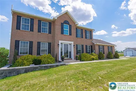 385 Farmington Rd, Breinigsville, PA 18031