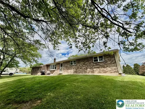 8813 Bluejay Rd, Kempton, PA 19529