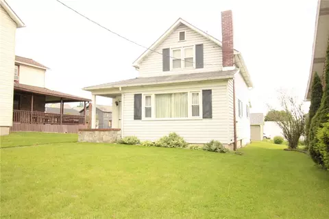 Exterior - 132 E Northampton St, Bath, PA 18014 photo 3 of 5