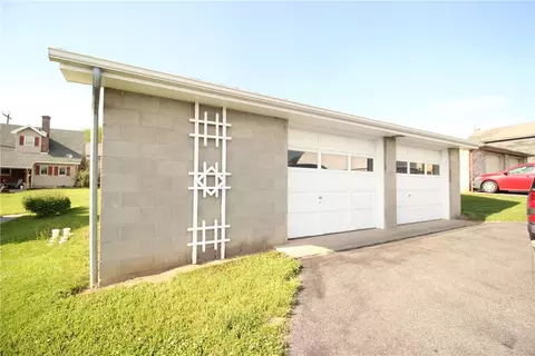 Exterior - 132 E Northampton St, Bath, PA 18014 photo 4 of 5