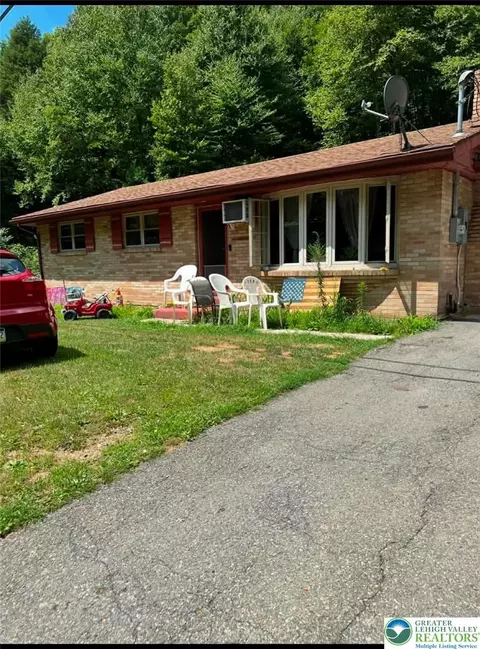 2435 Walnut Dr, Palmerton, PA 18071