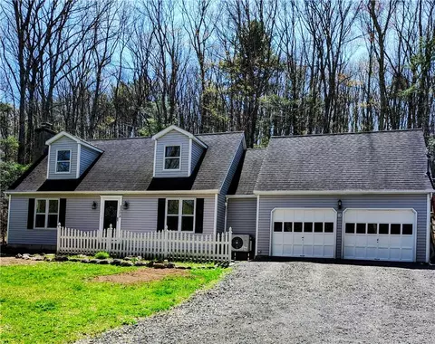 2308 Meadowlake Rd, Saylorsburg, PA 18353