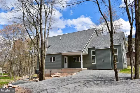 101 Lindbergh Cir, Albrightsville, PA 18210