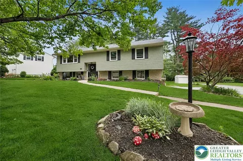 5970 Club House Ln, Wescosville, PA 18106
