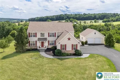 2912 Silver Creek Cir, Kutztown, PA 19530
