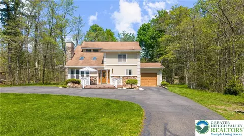 111 Sir Lyonnesse Ct, Blakeslee, PA 18610