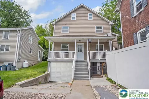 215 Lackawanna Ave, Nazareth, PA 18064