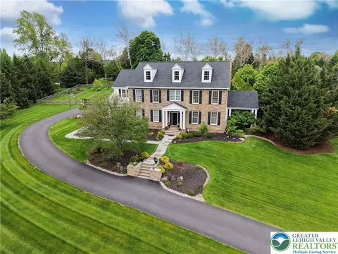 1866 Obriens Ct, Hellertown, PA 18055