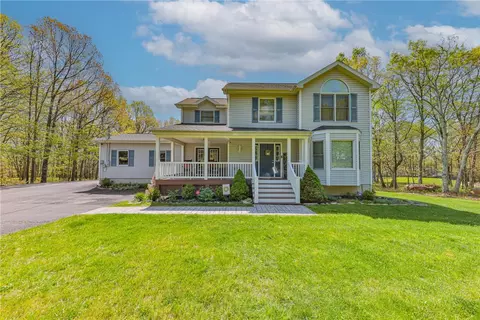 1222 N Rocky Mountain Dr, Effort, PA 18330