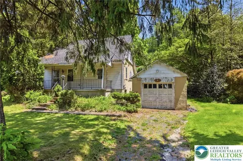 1476 Pennsylvania Ave, Emmaus, PA 18049