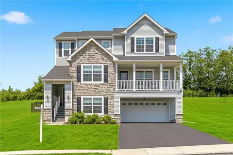 5052 Bellflower Dr, Schnecksville, PA 18078