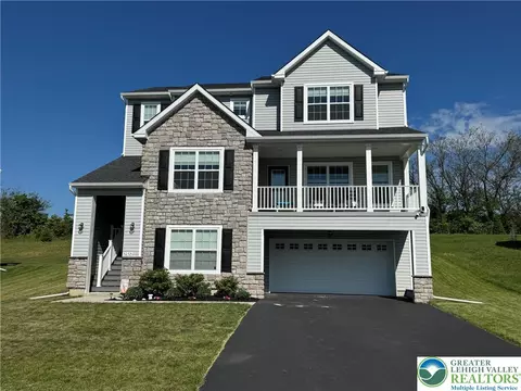 5052 Bellflower Dr, Schnecksville, PA 18078