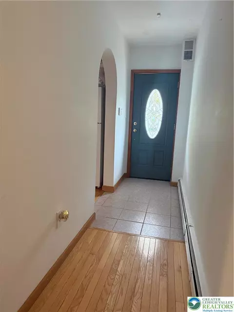 Entry Way - 1318 E 4th St, Bethlehem, PA 18015 photo 1 of 5