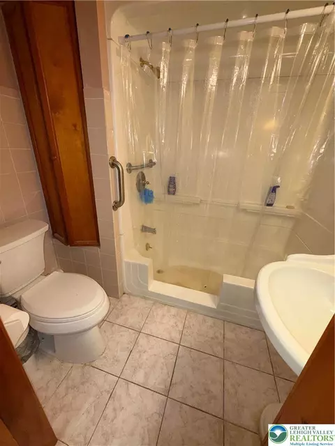 Bath - 1318 E 4th St, Bethlehem, PA 18015 photo 3 of 3
