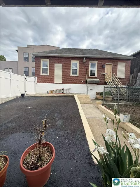 Exterior - 1318 E 4th St, Bethlehem, PA 18015 photo 2 of 3